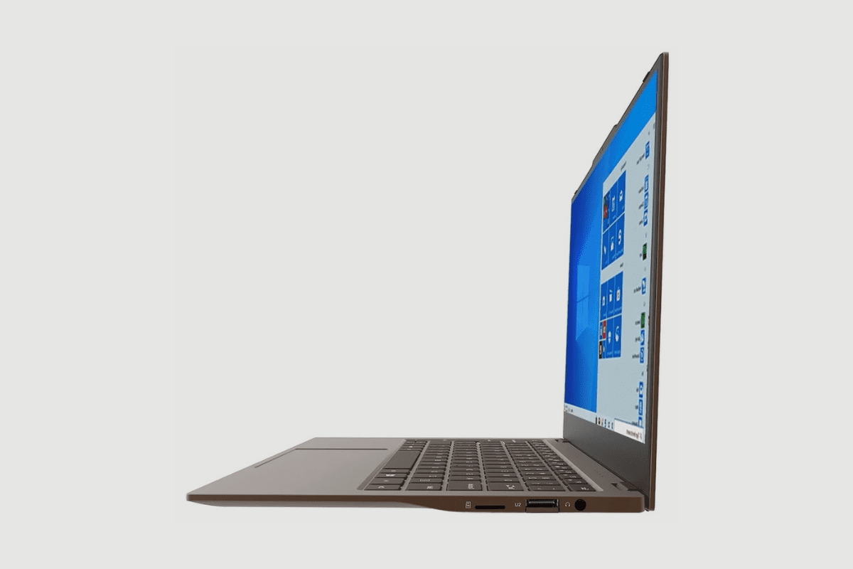 Does Jumper EZBook X3 have a camera (2)